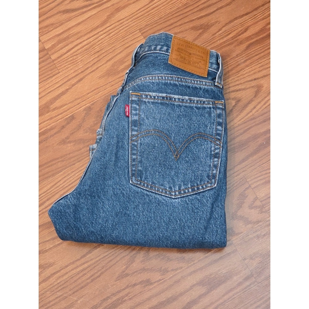 Levis Wedgie Straight Jeans Womens 26 Distressed Med Wash Button Fly High Rise‎
